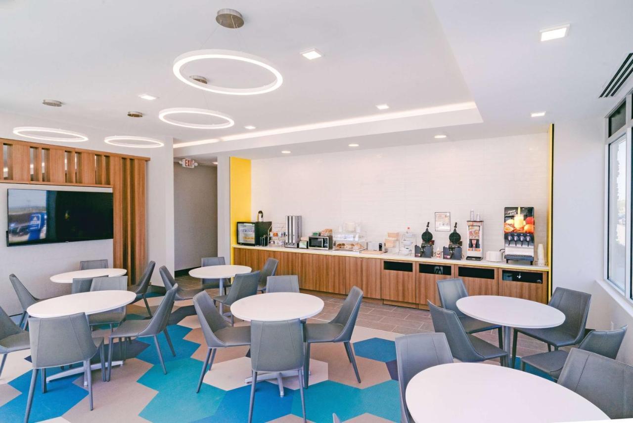 Microtel Inn & Suites By Wyndham Macedon Kültér fotó