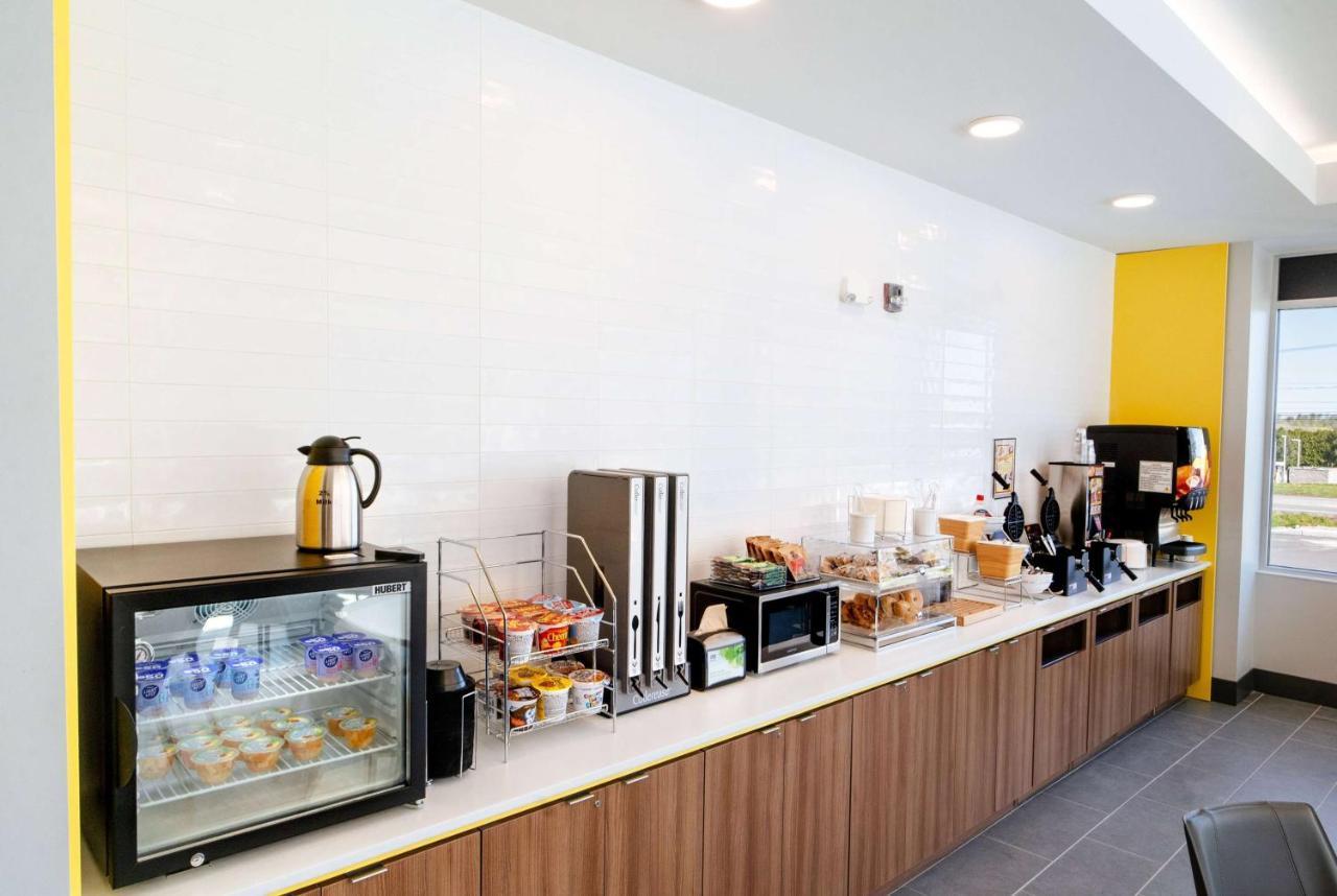 Microtel Inn & Suites By Wyndham Macedon Kültér fotó
