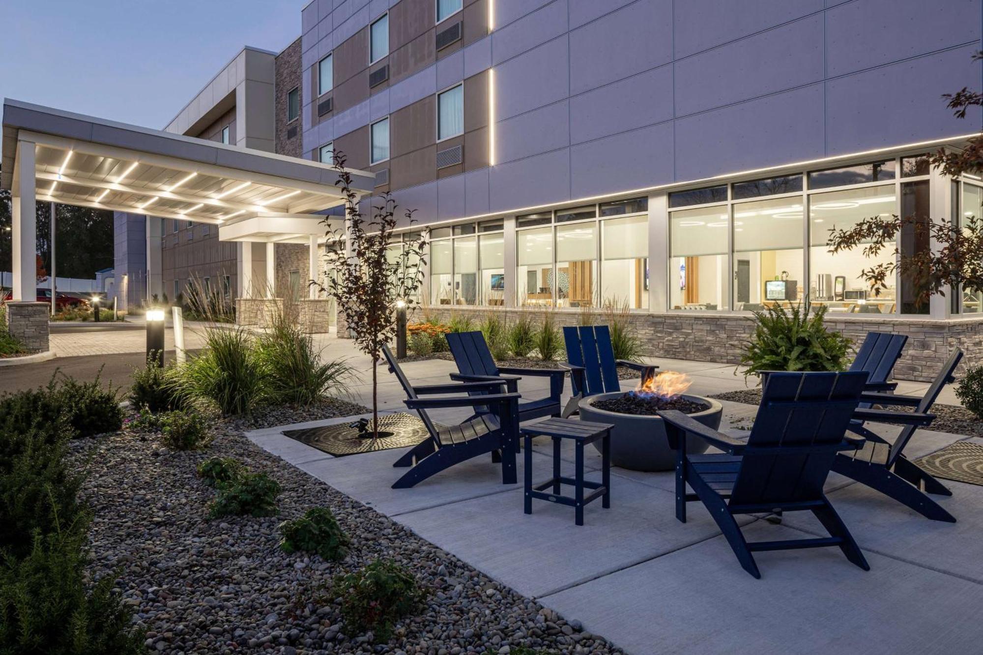 Microtel Inn & Suites By Wyndham Macedon Kültér fotó